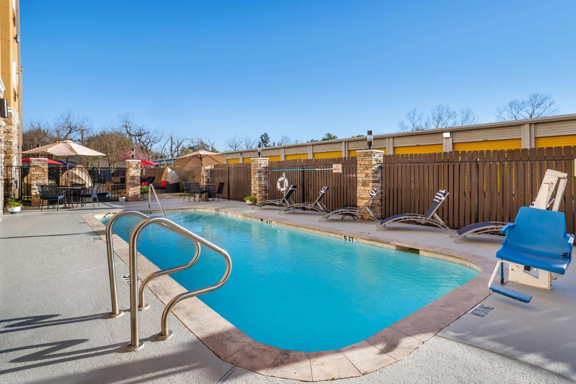 Best Western Plus Lake Jackson Inn & Suites Buitenkant foto